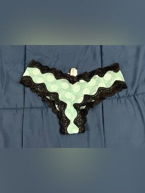 NWT Victoria’s Secret Very Sexy Green Polka Dot Lace Trim Cheeky Panties Small S